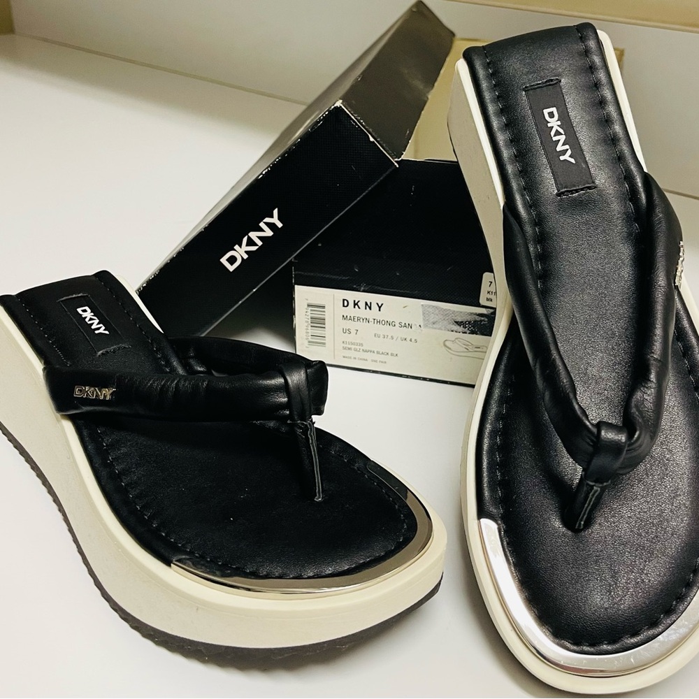 DKNY Maeryn-thong sandal